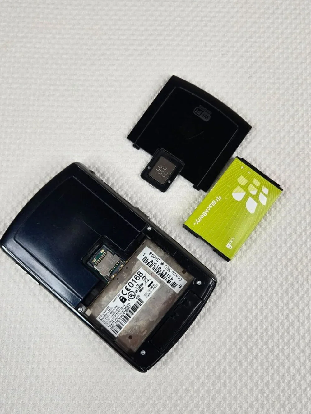 BlackBerry 8800 AT&T Smartphone QWERTY Keyboard Black For Parts Untested